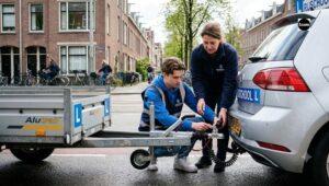 Connecting a trailer during BE driving lessons in Amsterdam