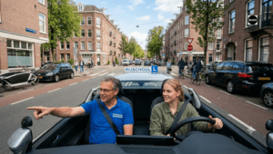 Beste Rijschool Amsterdam West 2026 met leerling en rijinstructeur tijdens een autorijles.