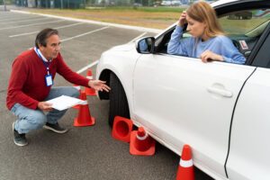 Parkeer oefening auto en bijzondere verrichtingen oefenen voor CBR praktijkexamen 2026