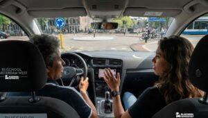 Praktische Driving Classes Amsterdam met ervaren rijinstructeur